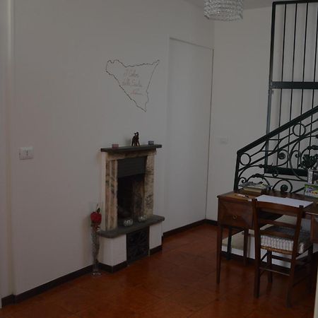 I Colori Della Sicilia Noblesse Apartment Калтаджироне Екстериор снимка