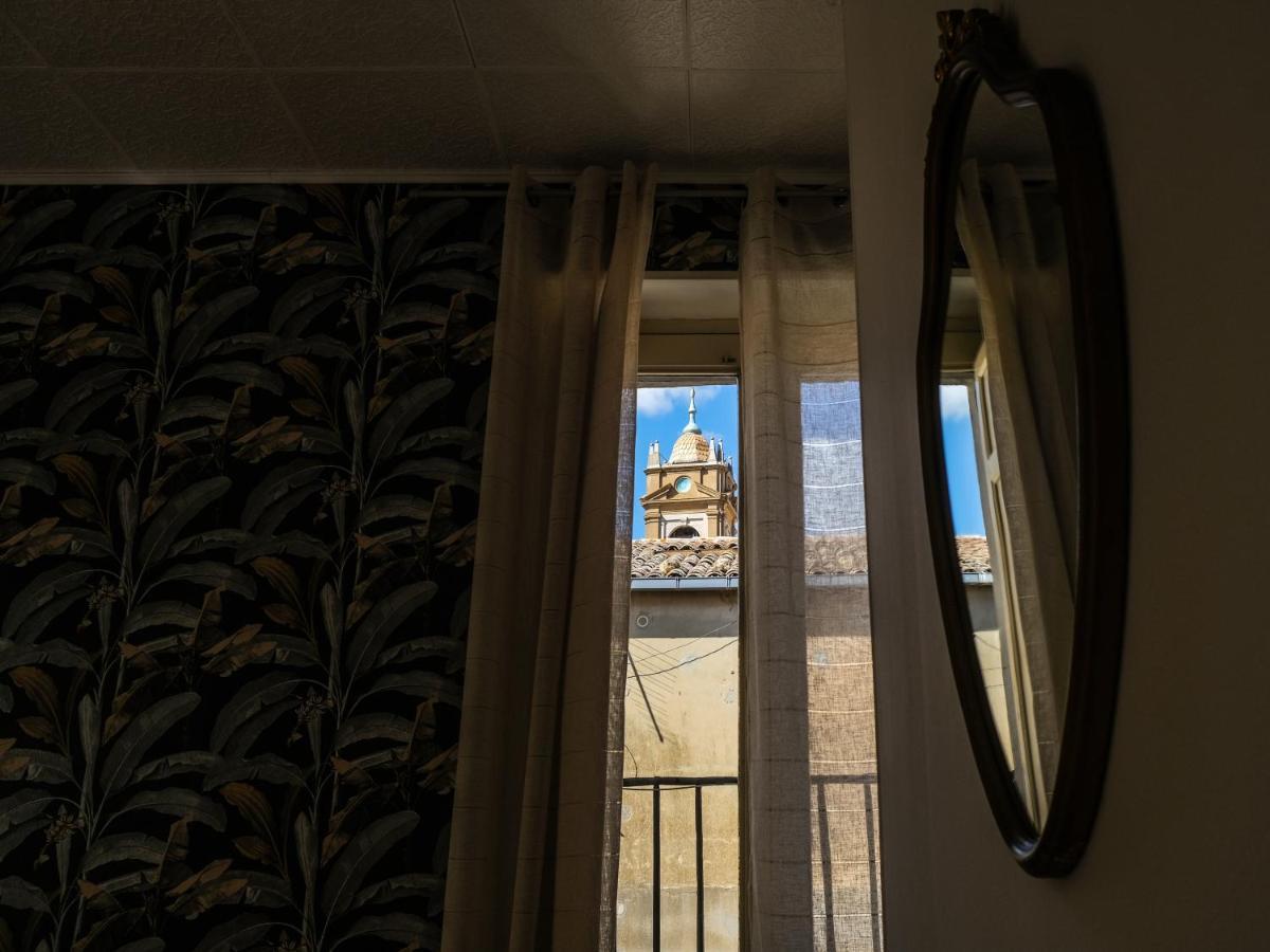 I Colori Della Sicilia Noblesse Apartment Калтаджироне Екстериор снимка