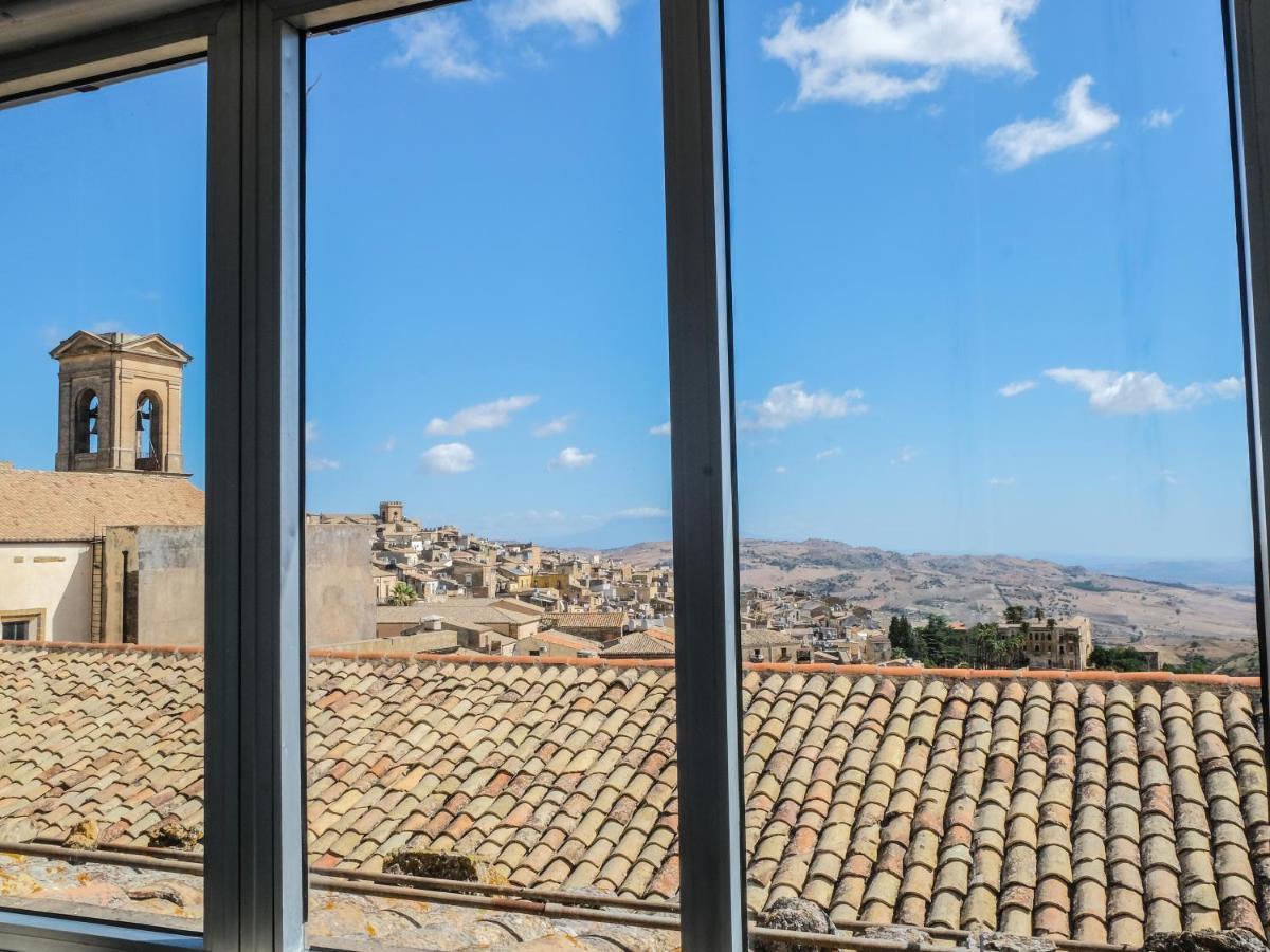 I Colori Della Sicilia Noblesse Apartment Калтаджироне Екстериор снимка