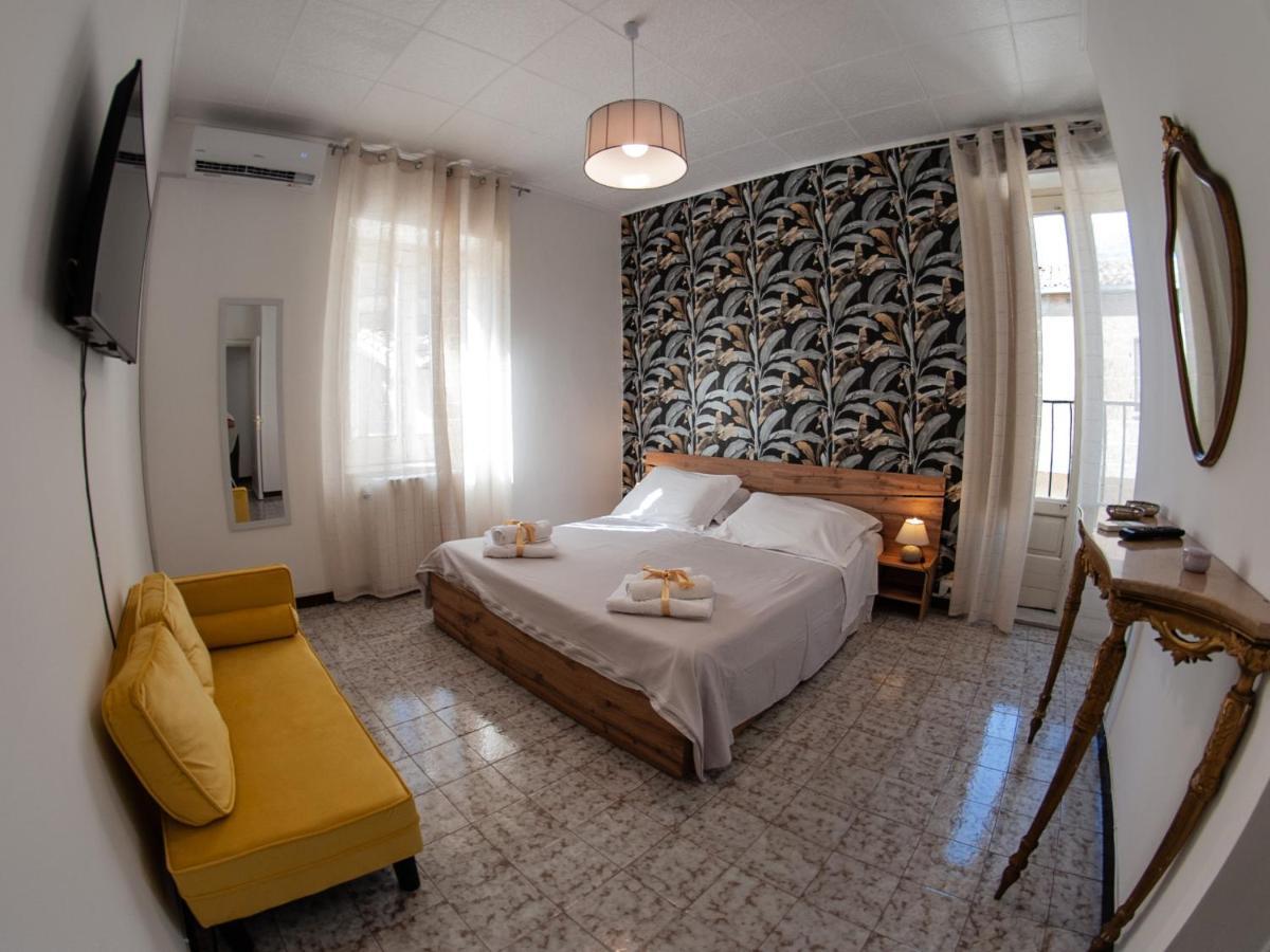 I Colori Della Sicilia Noblesse Apartment Калтаджироне Екстериор снимка