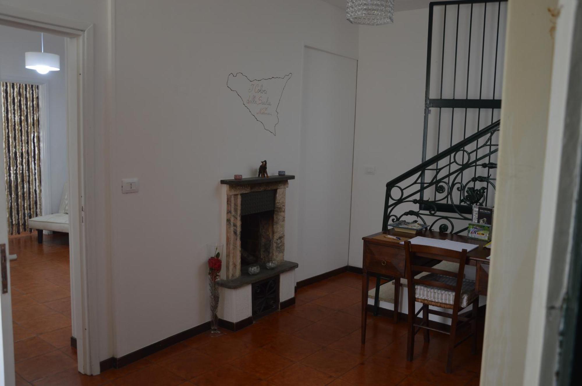 I Colori Della Sicilia Noblesse Apartment Калтаджироне Екстериор снимка