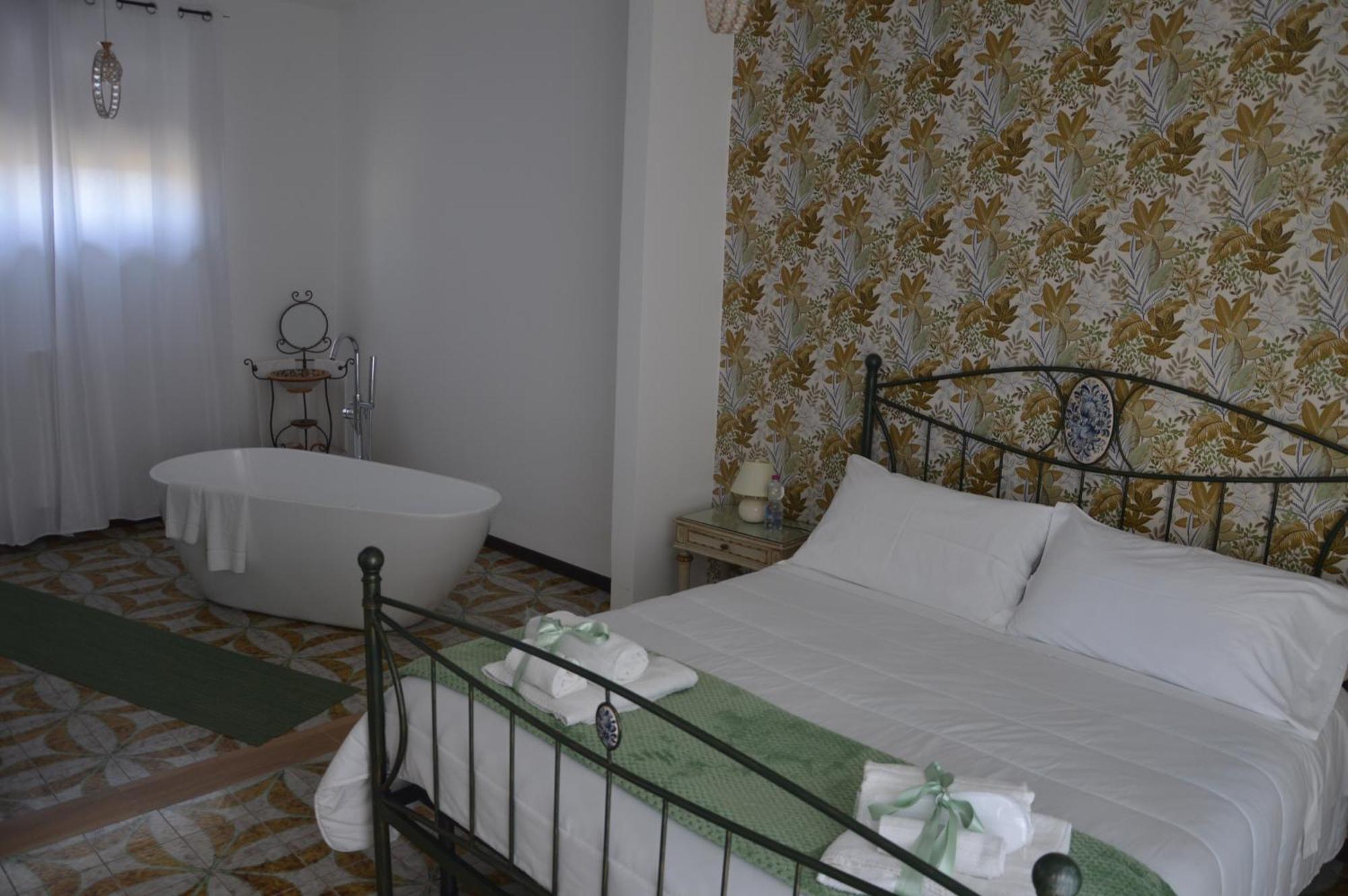 I Colori Della Sicilia Noblesse Apartment Калтаджироне Екстериор снимка