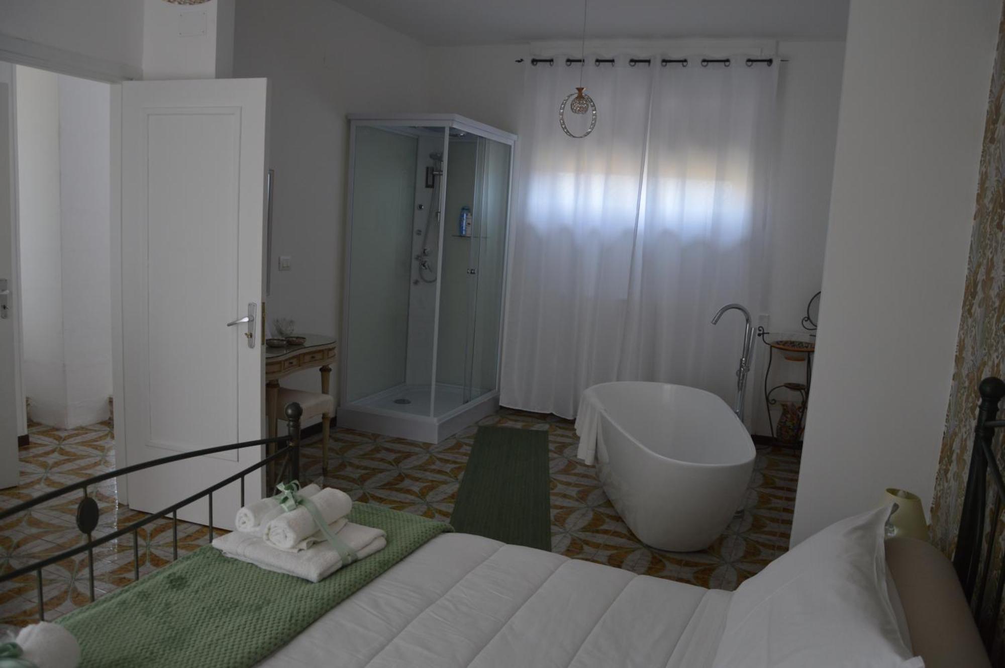 I Colori Della Sicilia Noblesse Apartment Калтаджироне Екстериор снимка